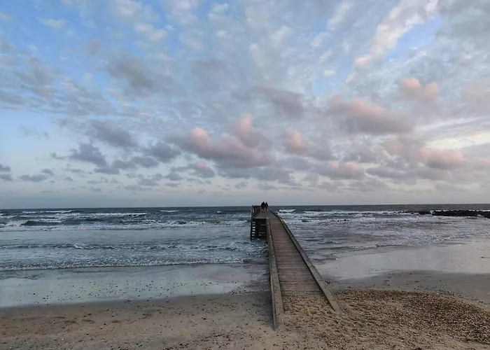 8 Person In Blavand-by Traum